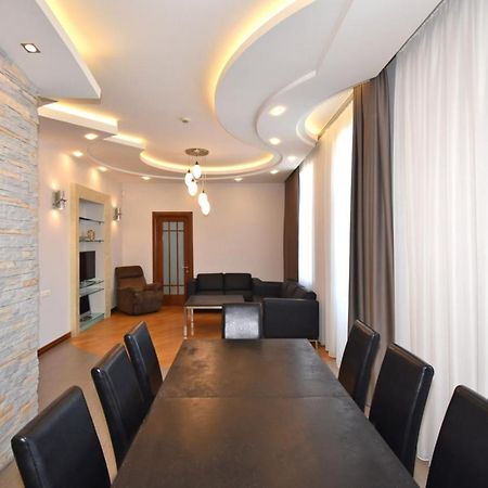 Прекрасная 4-Ех Комнатная Квартира В Самом Центре Erevan Exterior foto