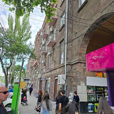 Прекрасная 4-Ех Комнатная Квартира В Самом Центре Erevan Exterior foto
