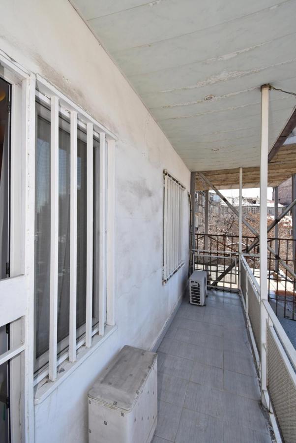 Прекрасная 4-Ех Комнатная Квартира В Самом Центре Erevan Exterior foto