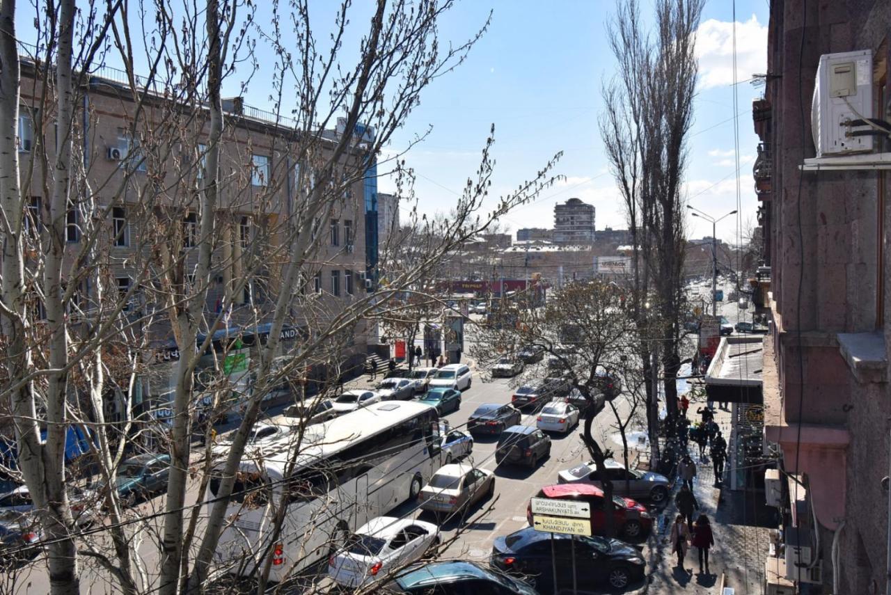 Прекрасная 4-Ех Комнатная Квартира В Самом Центре Erevan Exterior foto
